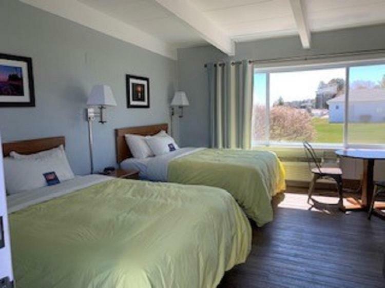 Beachfront Inn Baileys Harbor Exteriör bild